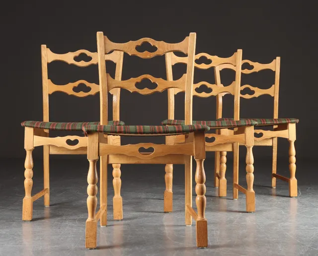 Henry Kjærnulf, tilskrevet. Sæt på fire stole af egetræ, 1960-70'erne (4)