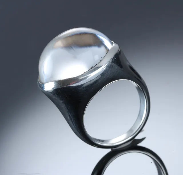 Elsa Peretti for Tiffany & Co. 'Carbochon Ring', stor model m/ bjergkrystal, sterlingsølv
