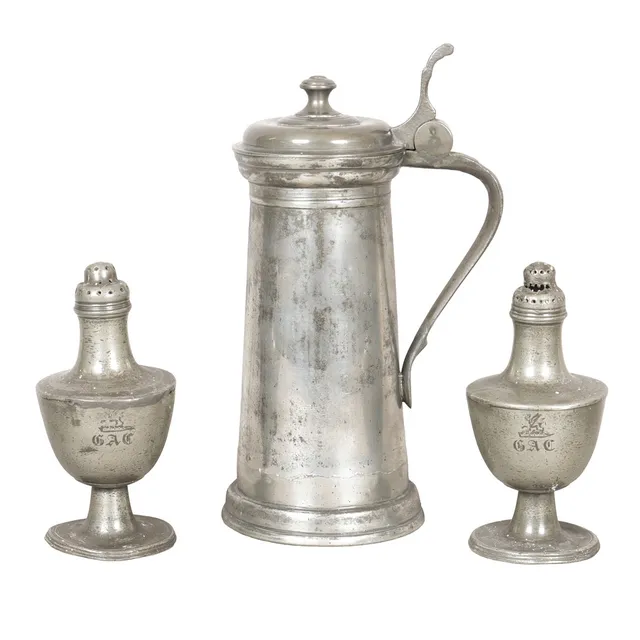 A PAIR OF 18TH CENTURY PEWTER CASTORS, TOGETHER WITH A FLAGON (3).