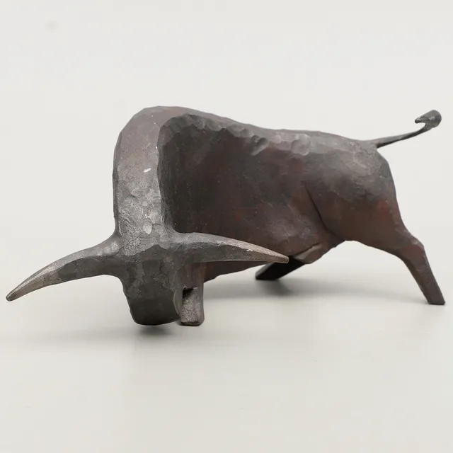 LARS LARSSON. Skulptur, tjur, gjutjärn, stämpelsignerad.
