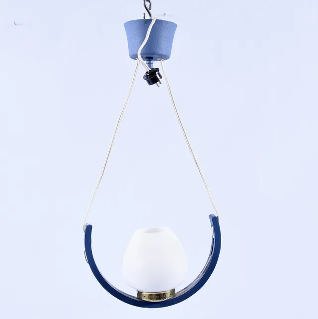 TAKLAMPA, bemålat trä/glas, 1900-talets andra hälft.