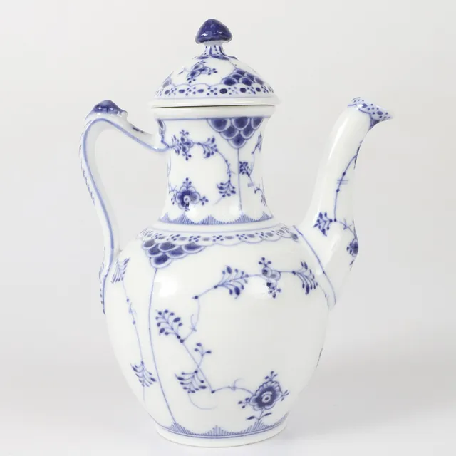 KAFFEKANNA, "Musselmalet", porslin, Royal Copenhagen, Danmark.