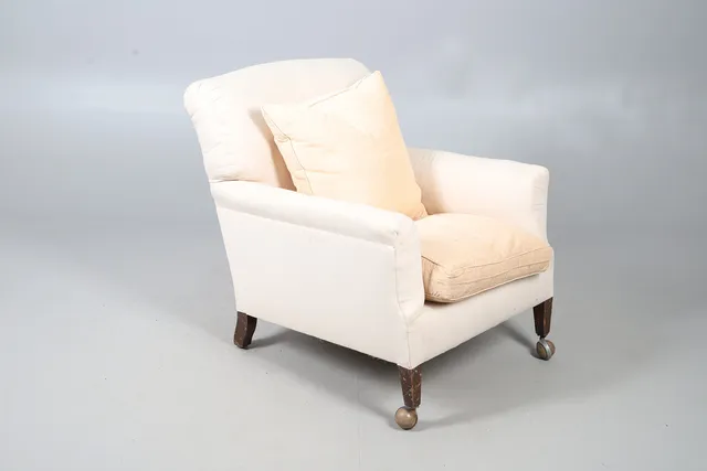 A HOWARD & SONS MAHOGANY DEEP SEATED ARMCHAIR, CIRCA 1900.