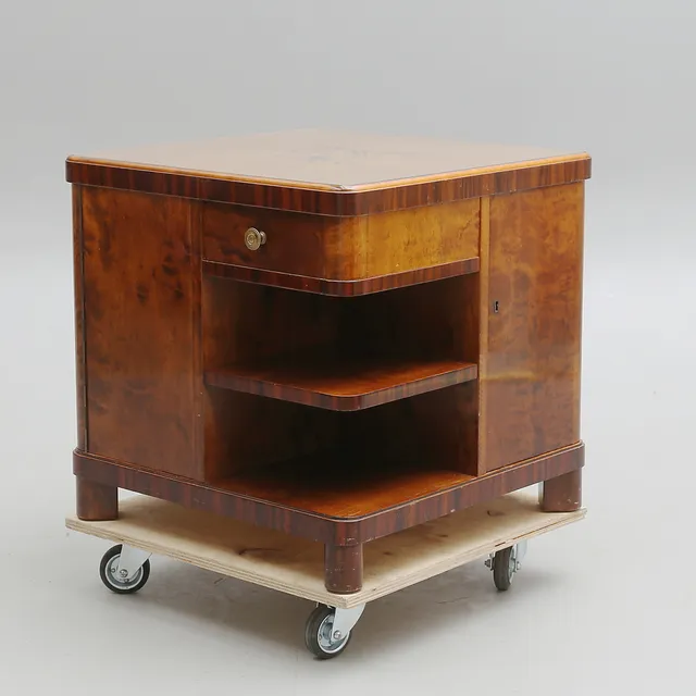 RÖKBORD , Art Deco med intarsia, 1900-talets första hälft.