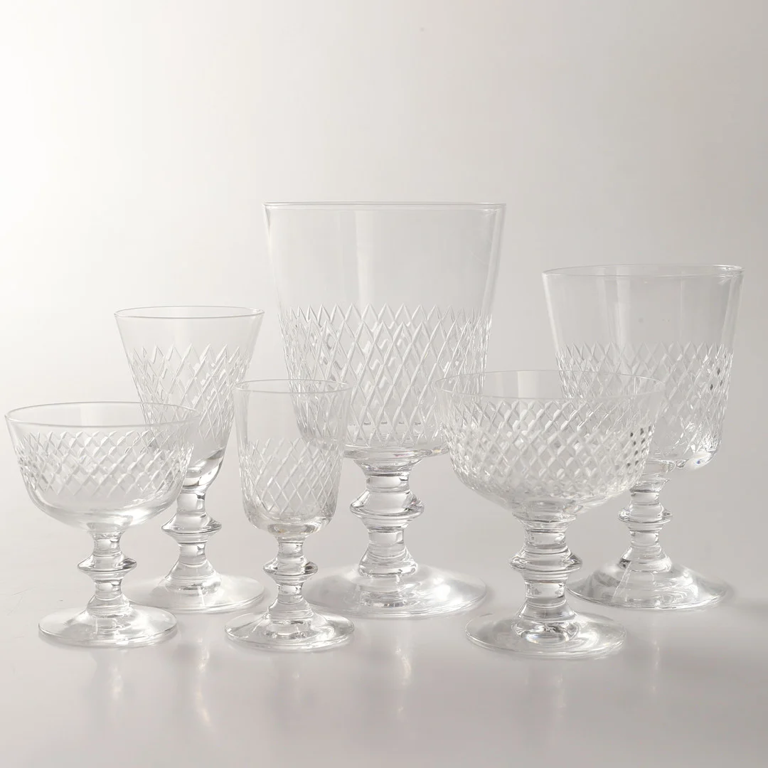 VICKE LINDSTRAND. Glasservis, 60 delar, "Diamant", Kosta. — Tableware — Helsingborgs Auktionskammare