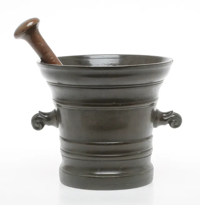 MORTEL, patinerad brons, 1700-tal.