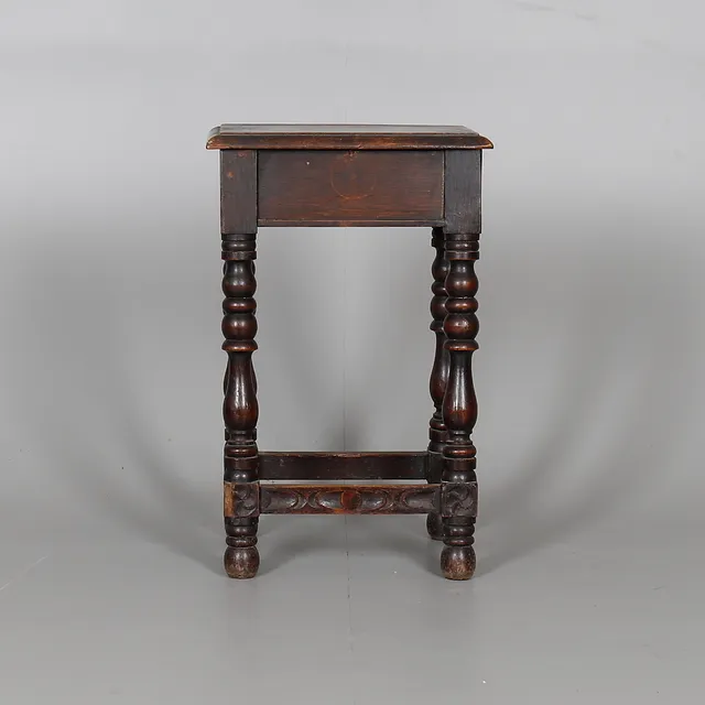 AN OAK JOINT STOOL IN LATE 17TH CENTURY STYLE.