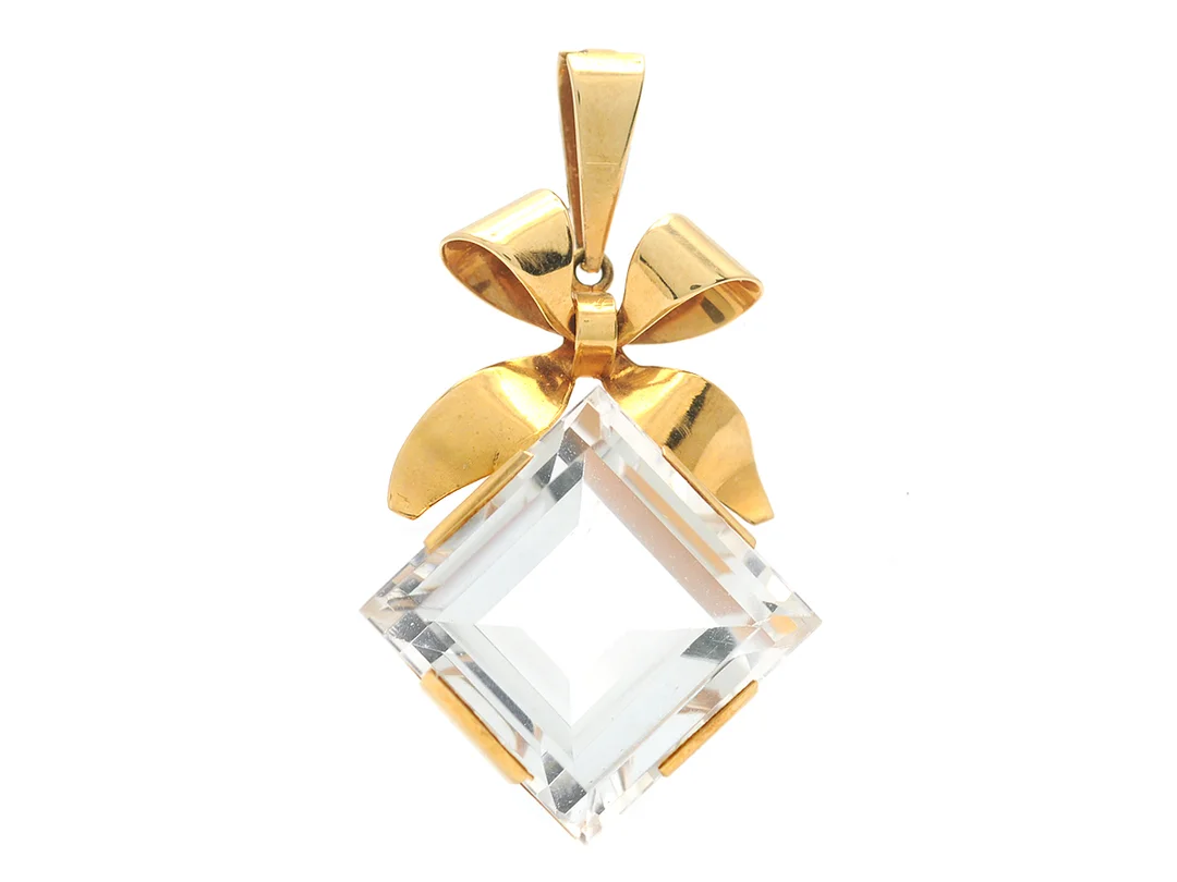 STIGBERT, hänge, 18K guld, bergkristall, mått 2 x 3,5 cm, Stockholm 1949, vikt 7,5 g. — Smycken/Hänge — Kaplans