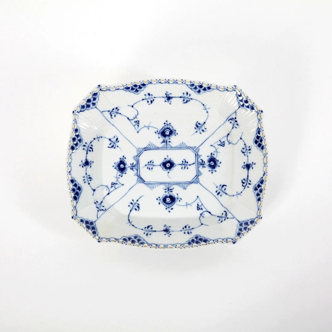 SERVERINGSFAT, "Musselmalet helblond", no 1143, Royal Copenhagen, Danmark, 1970-tal. — European — Auktionsverket Engelholm