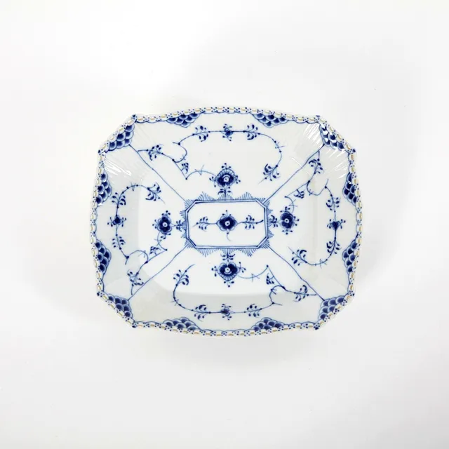 SERVERINGSFAT, "Musselmalet helblond", no 1143, Royal Copenhagen, Danmark, 1970-tal.