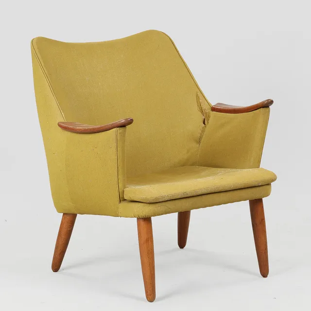Lænestol med armlæn af teak, sæde og ryg betrukket med grøn uld, Danmark, 1950/1960'erne.