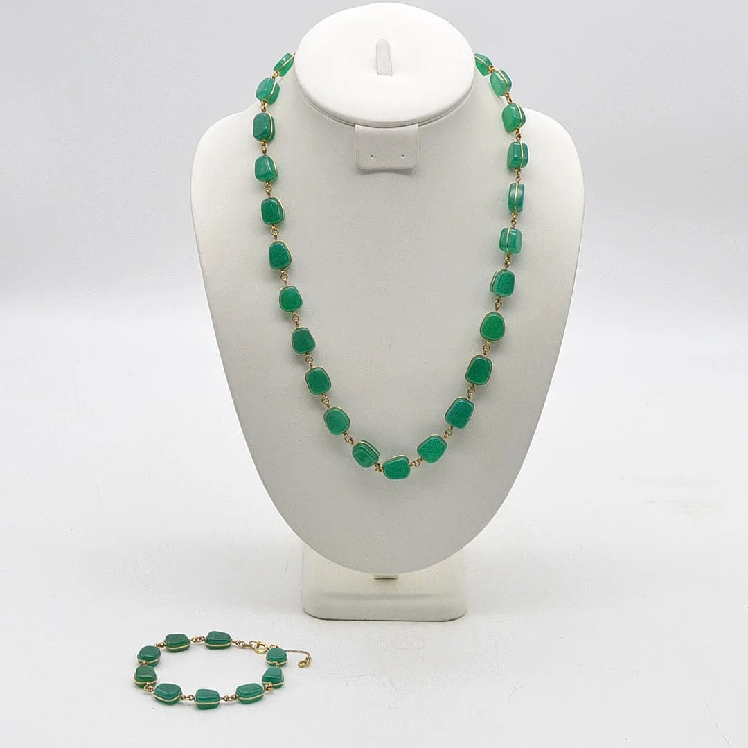 HANDGEMACHTER SCHMUCKSET AUS CHRYSOPAS, GLIEDERCOLLIER UND ARMBAND, GOLDDOUBLÉ FASSUNG, UM 1950. — Necklace — Kunst- und Auktionshaus Kleinhenz