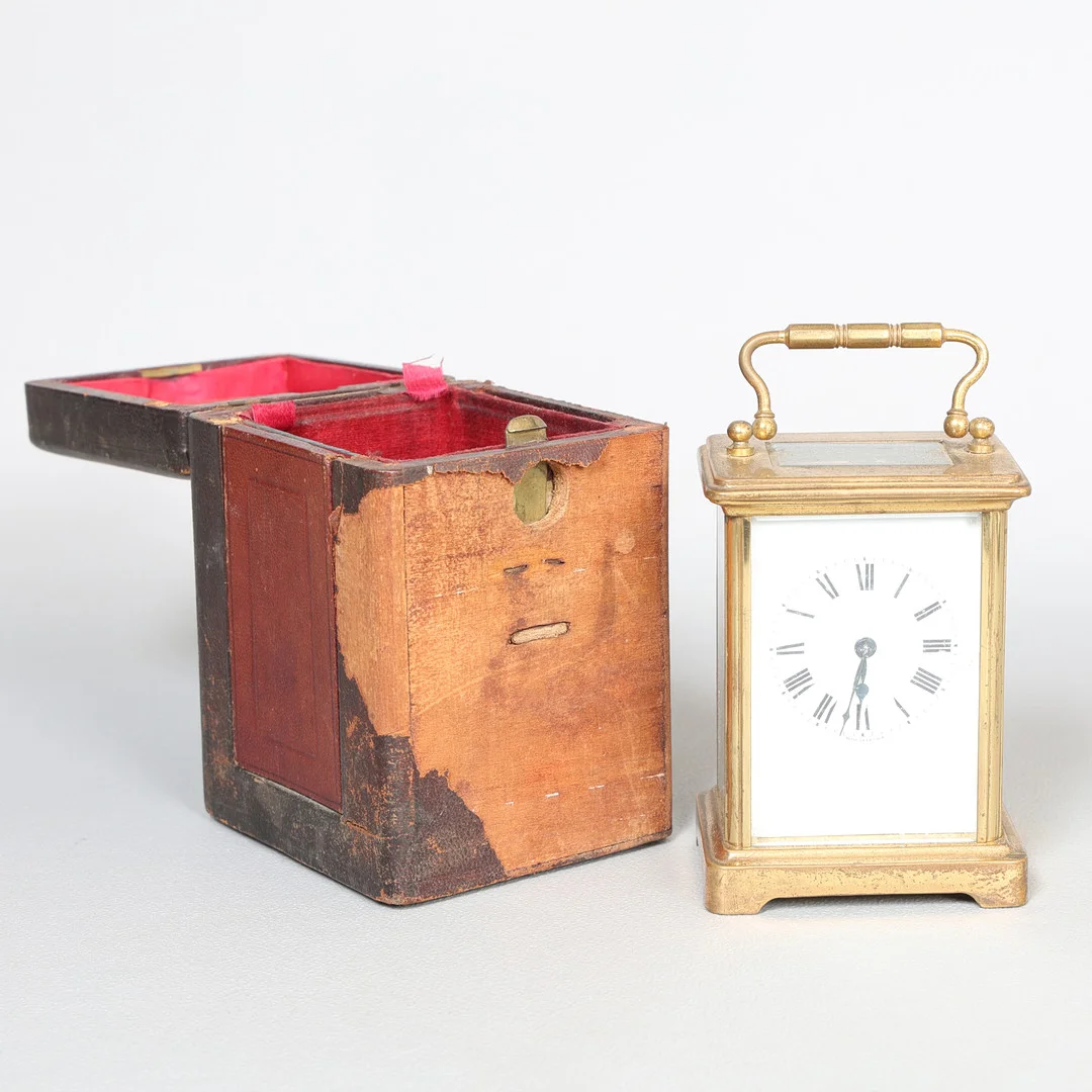 A FRENCH BRASS CASED CARRIAGE CLOCK WITH LEATHER TRAVELLING CASE. — Carriage & Miniature Clocks — Bishop & Miller