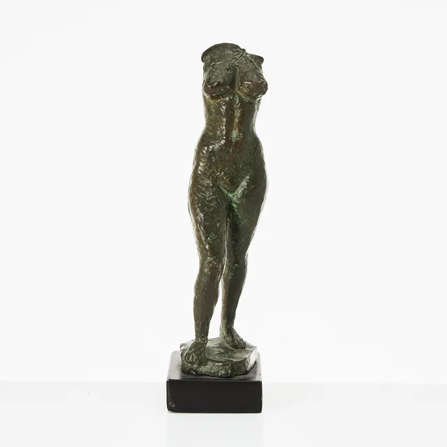 TOROLF ENGSTRÖM (1909-1987). Kvinna, skulptur, brons på stensockel, signerad och daterad i godset, E Pettersson fud.