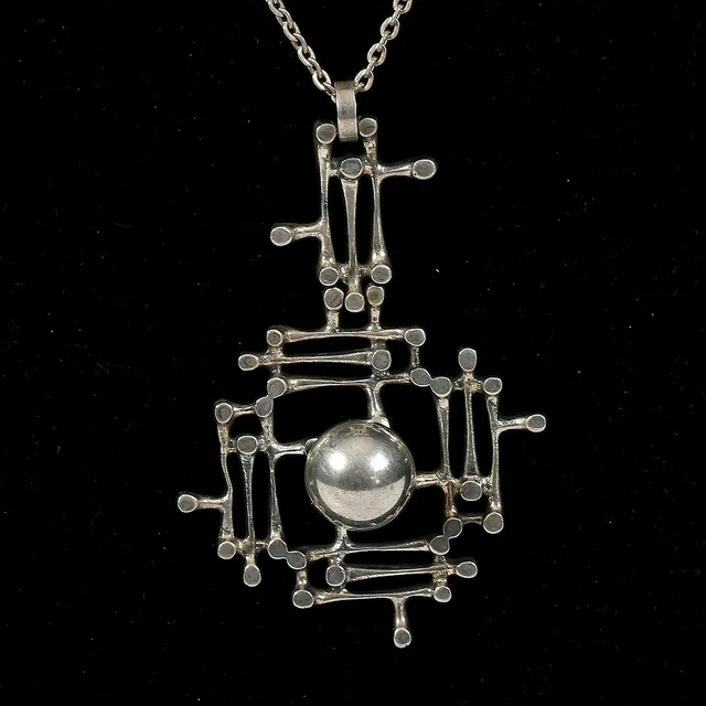 (331) HÄNGE, silver, "Lumi", Jorma Laine for Kultateollisuus Ky, Åbo, Finland . 1971.