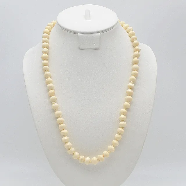 COLLIER AUS KNOCHENPERLEN, HANDGEMACHT, 1950ER JAHRE, CA. 60CM.