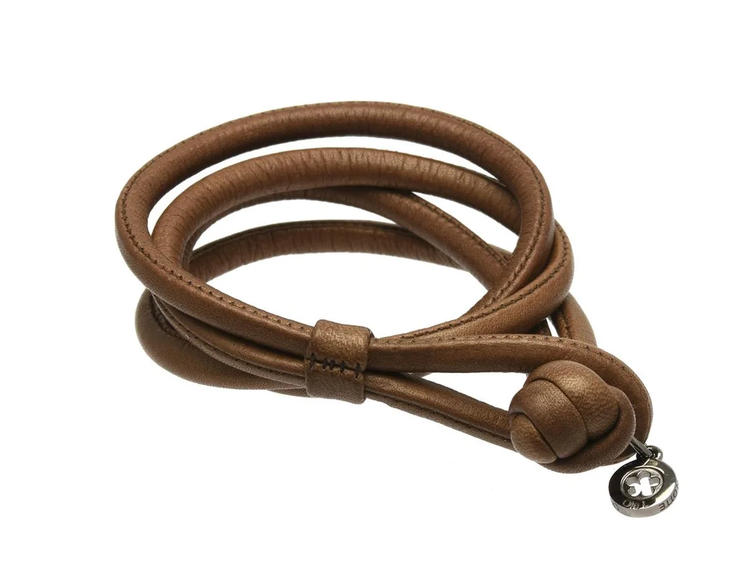 OLE LYNGGAARD, armband, brunt läder, längd 37-38 cm. — Smycken/Armband — Kaplans