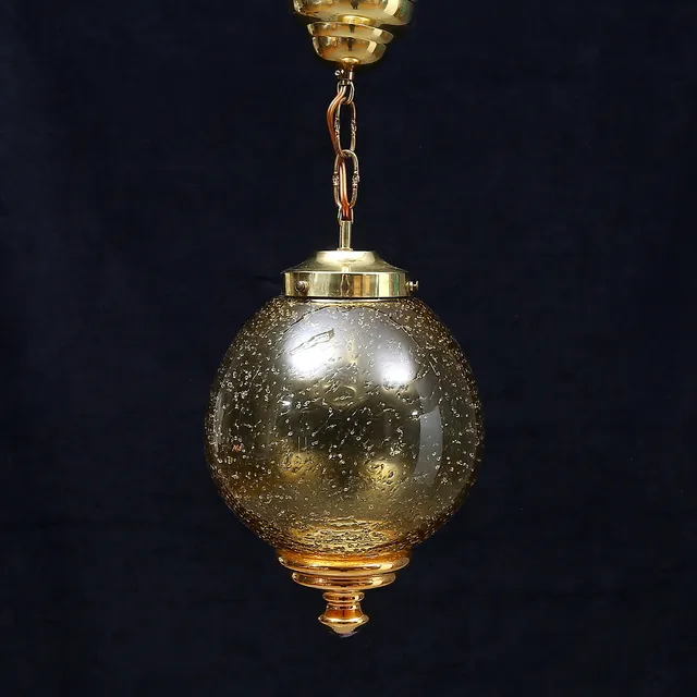 TAKLAMPA, glas, 1900-talets andra hälft.
