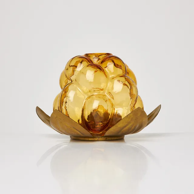 GUNNAR MUSKOS. ljuslykta, "Hjortron", glas och mässing, Trollheden Design, 1900-talets andra hälft.