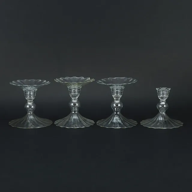 GERDA STRÖMBERG & KNUT BERGQVIST. Ljusstakar, glas, 4 stycken, variant av modell "P12/P 13" Strömbergshyttan, 1900-talets mitt.