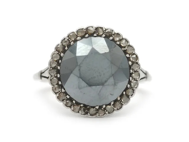 RING, platina, hematit, rosenslipade diamanter, stl 16,25 mm, vikt 4,4 g.