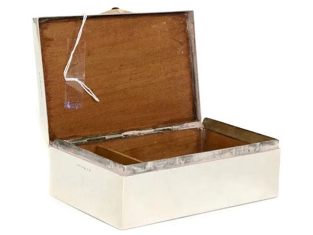 Skrin S830 759,6g, med träinlägg, med vapensköld, 14x9x5cm