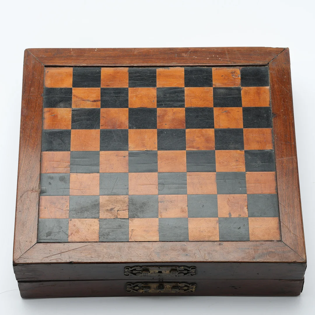 SPELSCHATULL, för backgammon och schackbräde, 1800-tal. — Other toys — Uppsala Auktionskammare