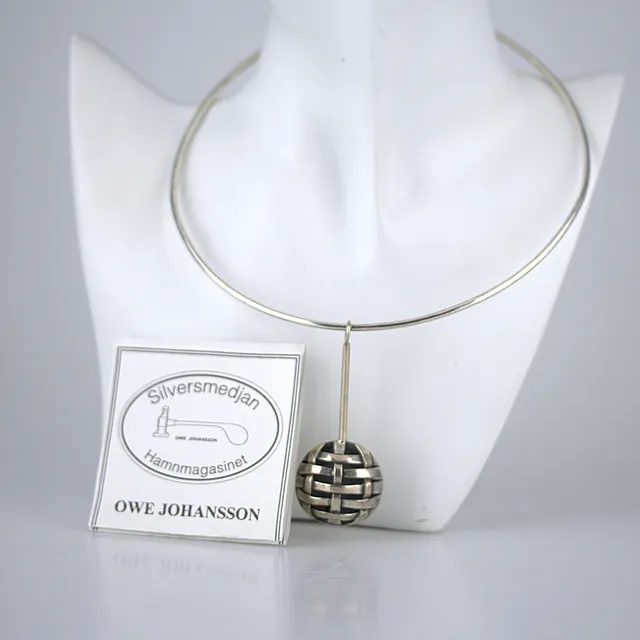 OWE JOHANSSON. Halsband med hänge, silver, signerad, OJN, nutida.