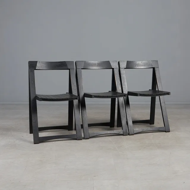 ALDO JACOBER. Für Alberto Bazzani, 3 Klappstühle, lackiertes Holz, 1960er Jahre, Italien (3).