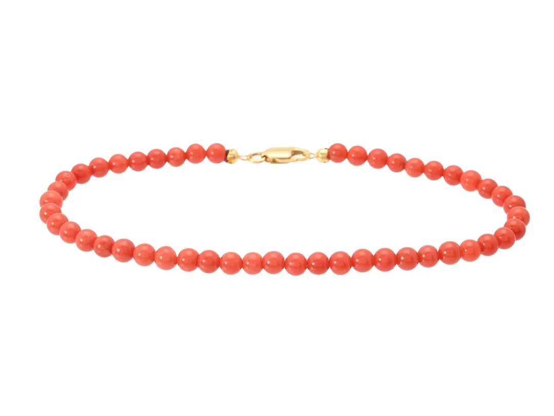 ARMBAND, korall, lås i 18K guld, längd 20 cm, korallkulor ca 4 mm, vikt 5,0 g. — Smycken/Armband — Kaplans