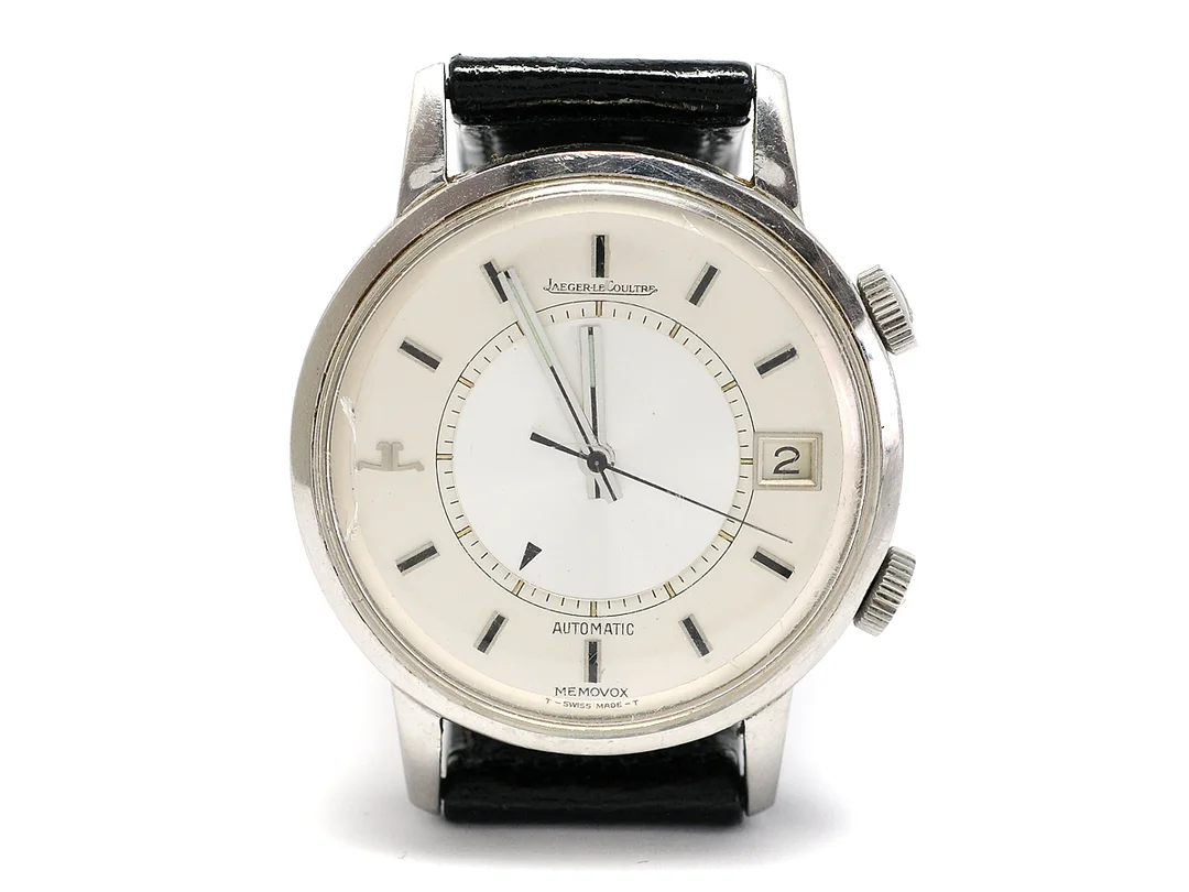 JAEGER-LE COULTRE, Memovox, Cal 916, Ref nr. E 875.42, Boett nr. 1475323, herrur, 37 mm, stål, automatisk, plexiglas, datum, alarm, skadad urtavla, skadad boett, läderband, ca 1973. — Klockor/Jaeger-Le Coultre — Kaplans