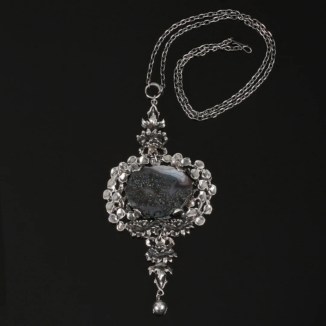 PENTTI SARPANEVA. Halsband med hänge, silver, Finland. — Necklace — Stadsauktion Sundsvall