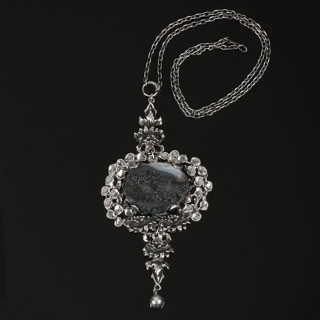 PENTTI SARPANEVA. Halsband med hänge, silver, Finland.
