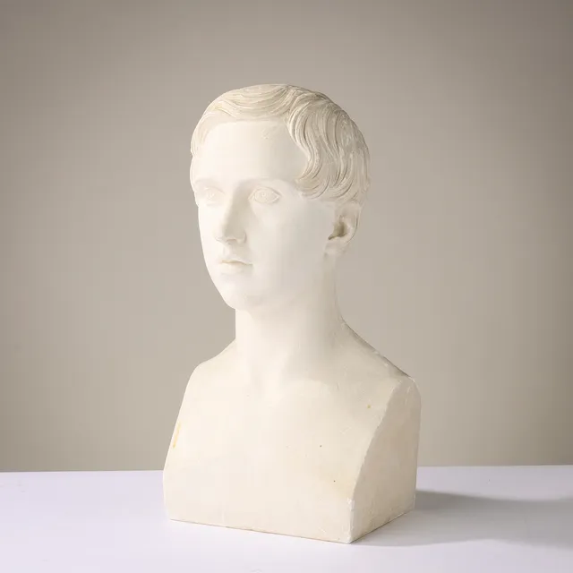 BERTEL THORVALDSEN (1770-1844). Gipsbuste portrætterende den britiske politiker og kunstsamler Henry Thomas Hope, messingplakette fra Thorvaldsens Museum, Danmark.