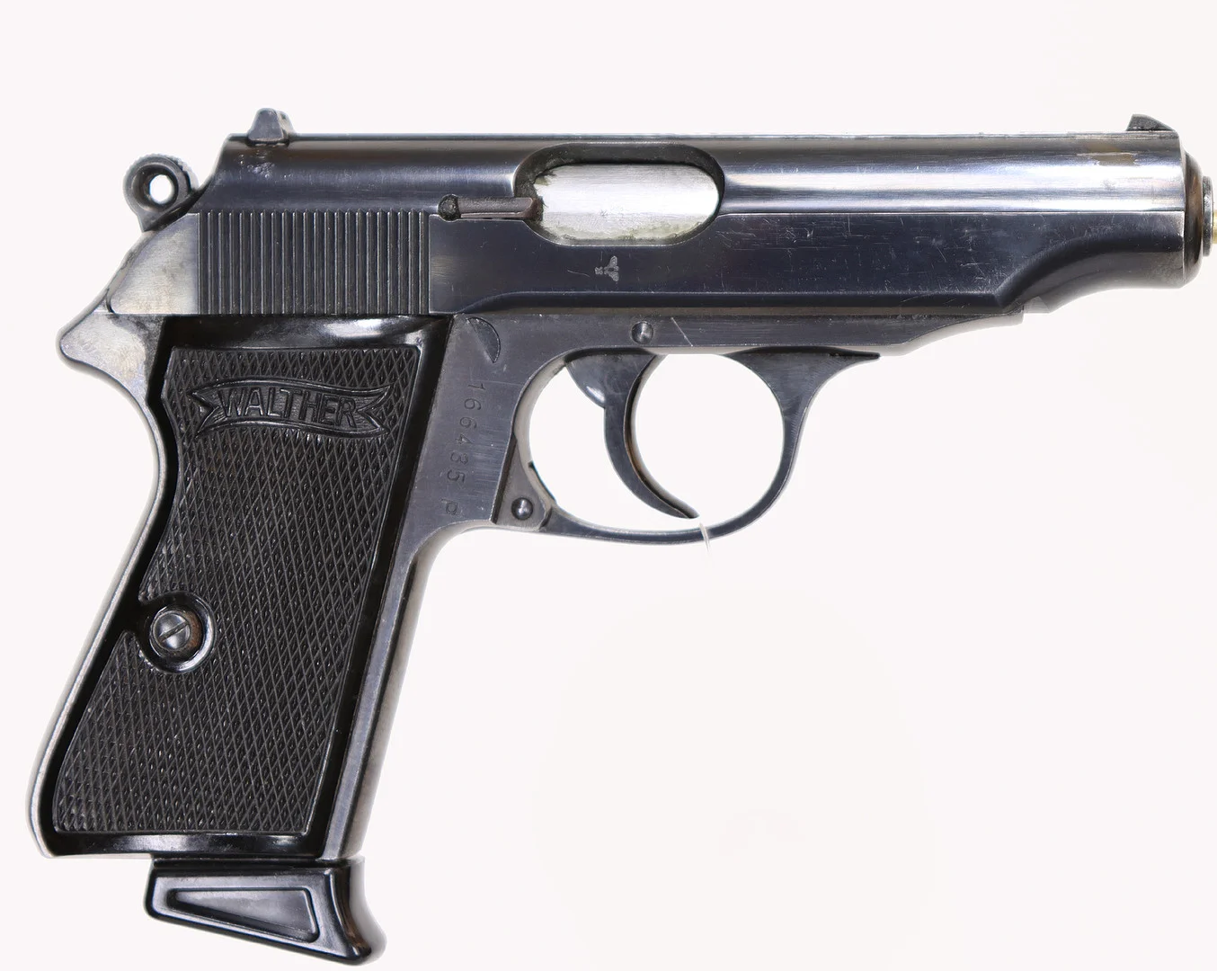 77. PISTOL, tysk, Halvautomatisk, fabrikat Walter Zella-Mehlis, modell PP, kaliber 7,65mm, tillv.nr 166435P, se-nr SE2037787. — Pistols — Walter Borg