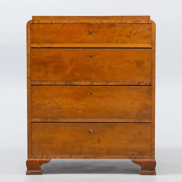 Art Deco kommode med fire skuffer af lakeret birk, skandinavisk snedkermester, 1900-tallets første halvdel.
