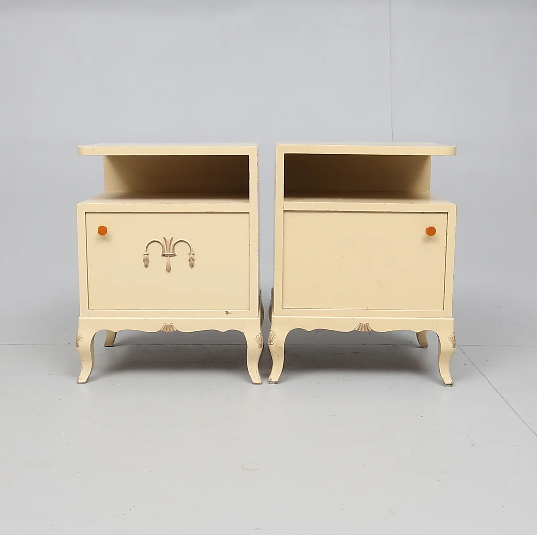SÄNGBORD, 1 par, 1900-talets första hälft. — Tables — Gomér & Andersson Norrköping