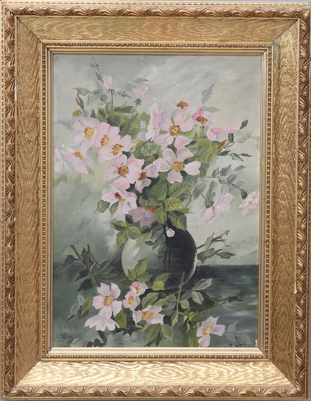 OIDENTIFIERAD KONSTNÄR. Blomsterstilleben, olja på duk, signerad.