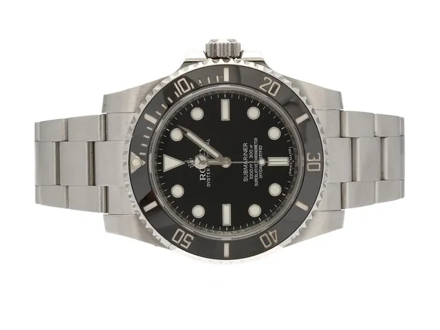 Rolex, Oyster Perpetual, Submariner, 40 mm, stål, ref. 114060, snr. 16CL5482, cal 3130, automatisk, safirglas, svart keramisk ring (Cerachrom), Fliplocklänk, kortad, extra länkbitar medföljer, viklås, manual, tag, skydsring, cert, -16, box, ytterkartong
