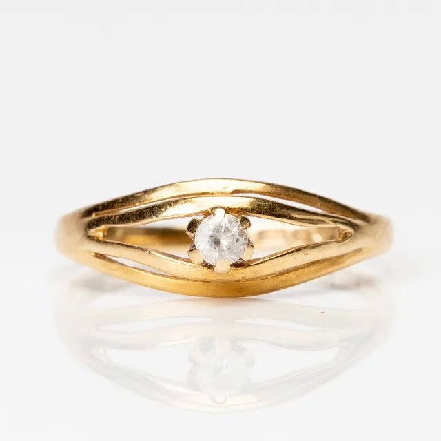 RING, 18K guld med glassten, BEH Bengt Hallberg Guldsmeds AB, Köping, 1988.
