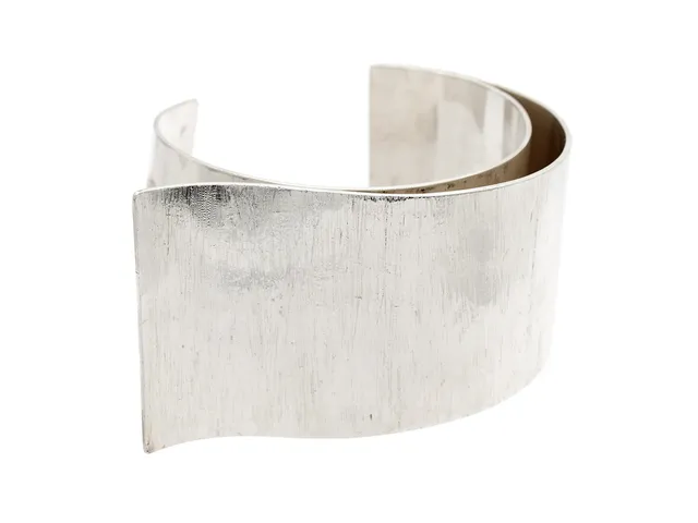 REY URBAN, armring, sterlingsilver, stelt, Stockholm 1974, mått 60 x 51 mm, vikt 77,5 g.