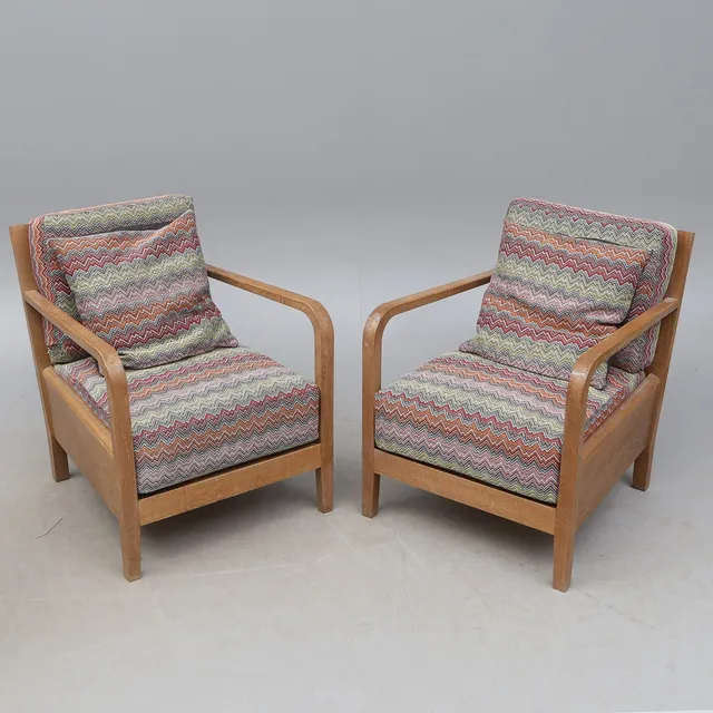 FÅTÖLJER, 1 par, trä/textil.