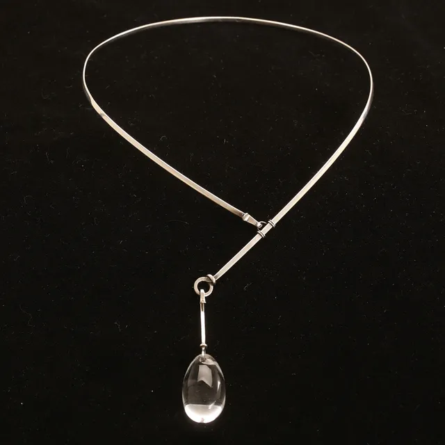 VIVIANNA TORUN BÜLOW-HÜBE. Halsring med hänge, sterlingsilver.