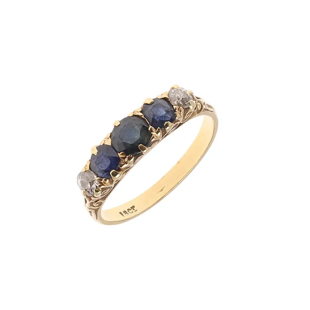 A SAPPHIRE AND DIAMOND RING.
