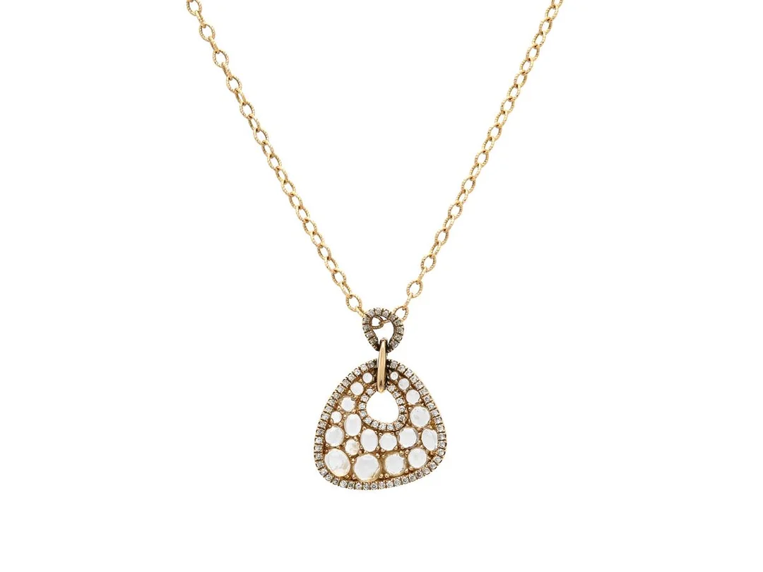 HÄNGE MED KEDJA, 14K guld, vita topaser, 73 briljantslipade diamanter ca 0,35 ctv, ca TW-W/VS-SI, längd ca 46 cm, vikt 5,3 g. — Smycken/Hänge med kedja — Kaplans