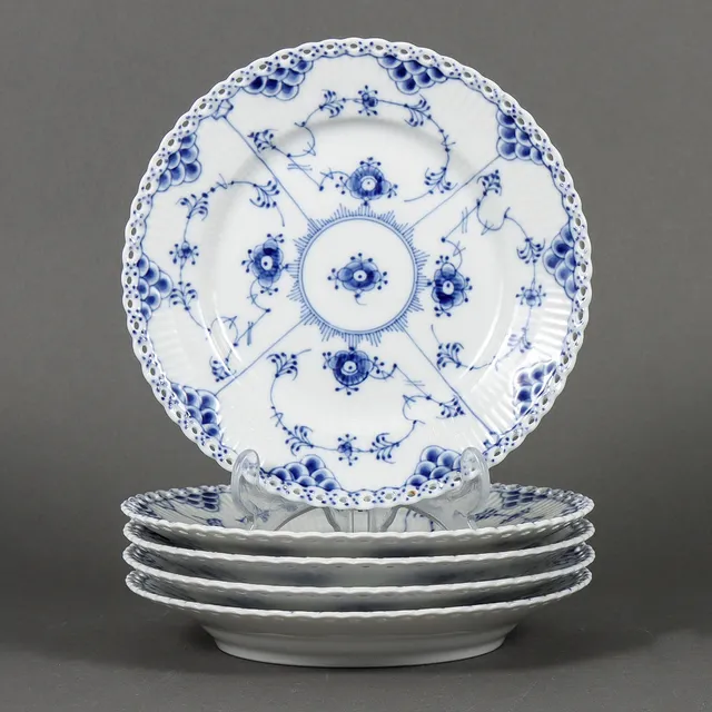 FÖRRÄTTSTALLRIKAR 5 stycken, Royal Copenhagen, Musselmalet helblond.