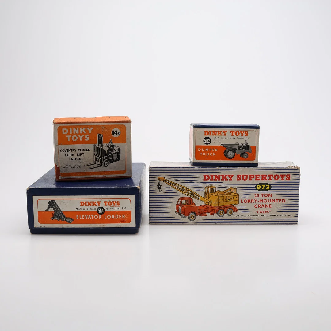 MODELLBILAR, 4 DELAR, MODELL 14C, 562, 564 & 972, DINKY TOYS AV MECCANO. — Model cars — Crafoord Auktioner Lund