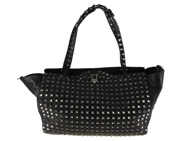 VÄSKA, VALENTINO, Rockstud, svart skinn, silverfärgade beslag, nitar, 34x25x12 cm, dustbag, avtagbar axelrem.
