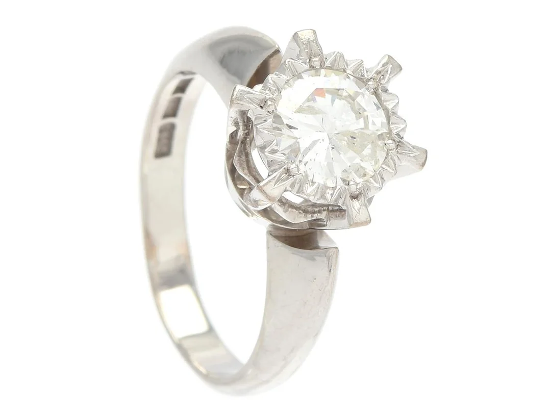 Enstensring 18K vitguld 7,7g Ø17¾, med diamant 1xca1,13ct (stor inneslutning på bord) — Smycken/Enstensring — Kaplans
