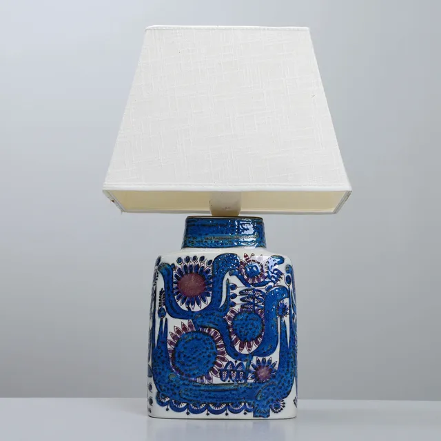 BERTE JESSEN. Bordslampa, fajans, Royal Copenhagen Aluminia, Danmark, 1960-tal.